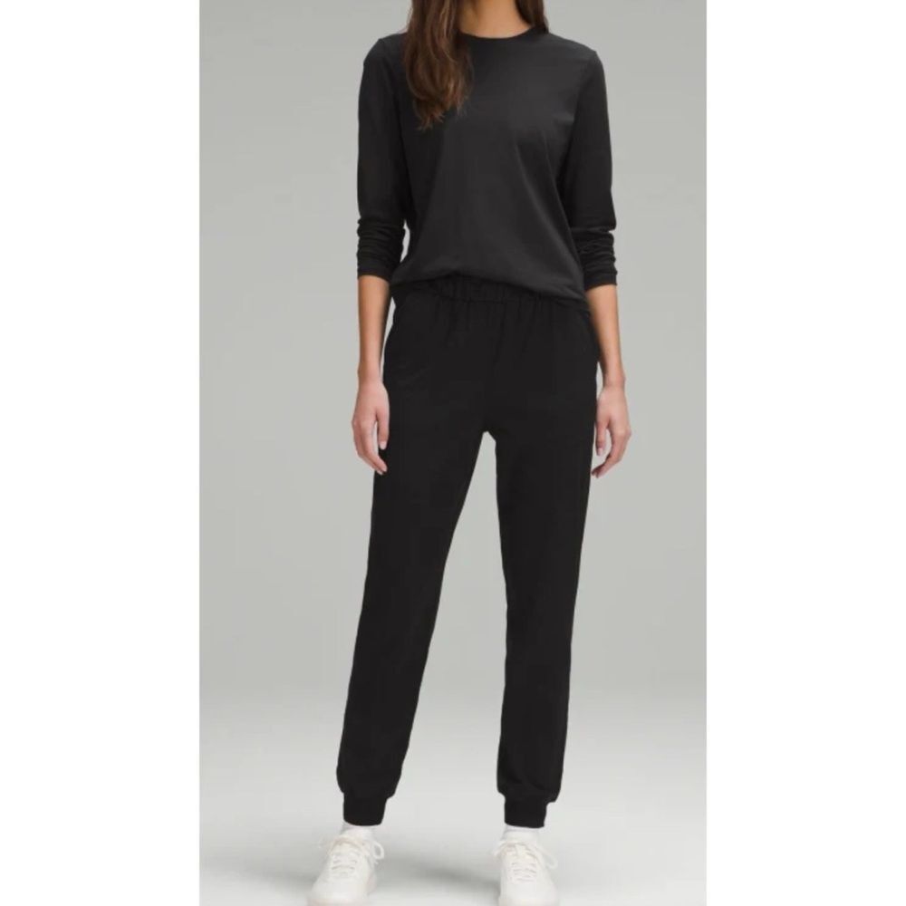 Lululemon Stretch High-Rise Jogger Full Length In Black Size 4